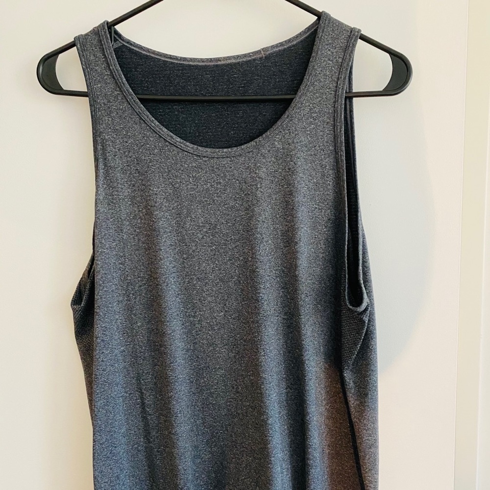 Men’s lululemon tank Medium like new